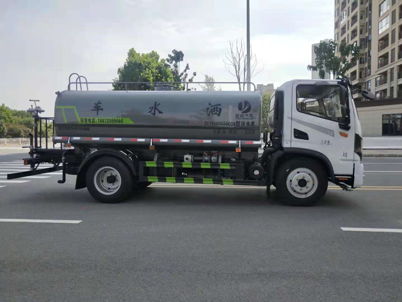 東風(fēng)華神8噸灑水車 東風(fēng)華神8噸灑水車