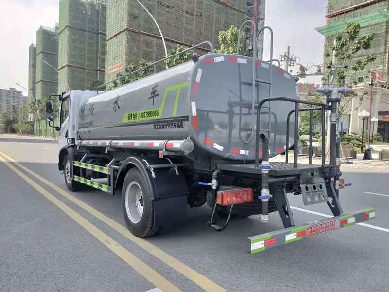 東風(fēng)華神8噸灑水車 東風(fēng)華神8噸灑水車