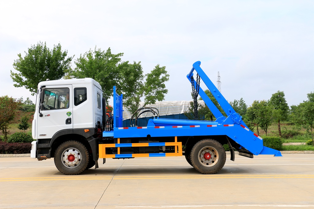 東風D9擺臂式垃圾車