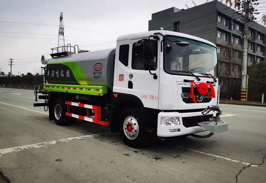 東風多利卡D9灑水車
